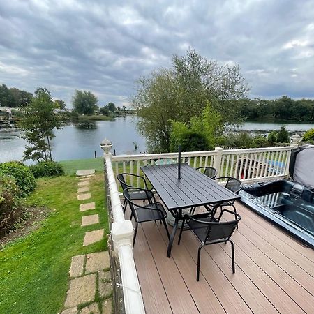 Lakeside Retreat 3 With Hot Tub, Private Fishing Peg Situated At Tattershall Lakes Country Park Exteriör bild