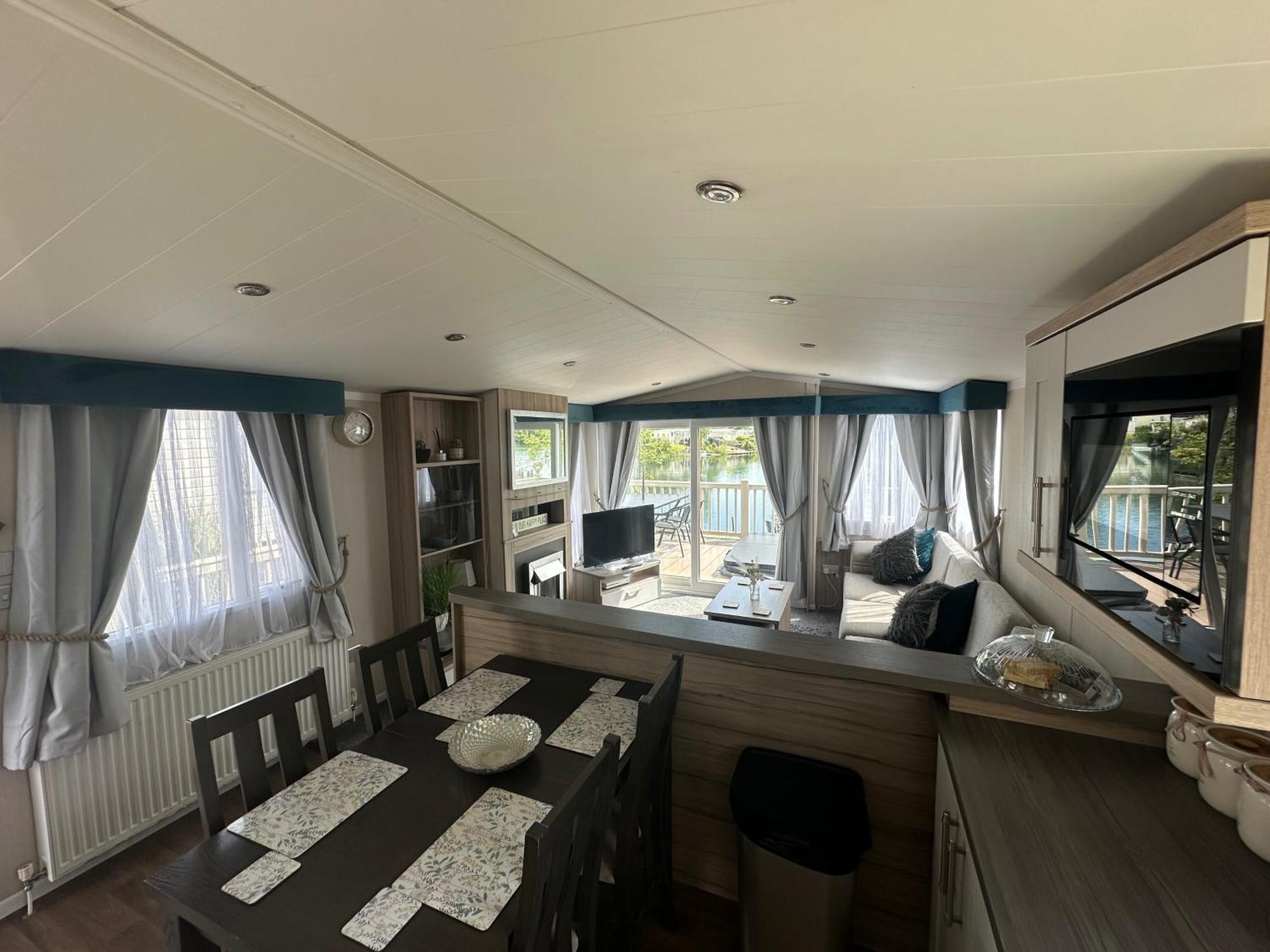 Lakeside Retreat 3 With Hot Tub, Private Fishing Peg Situated At Tattershall Lakes Country Park Exteriör bild