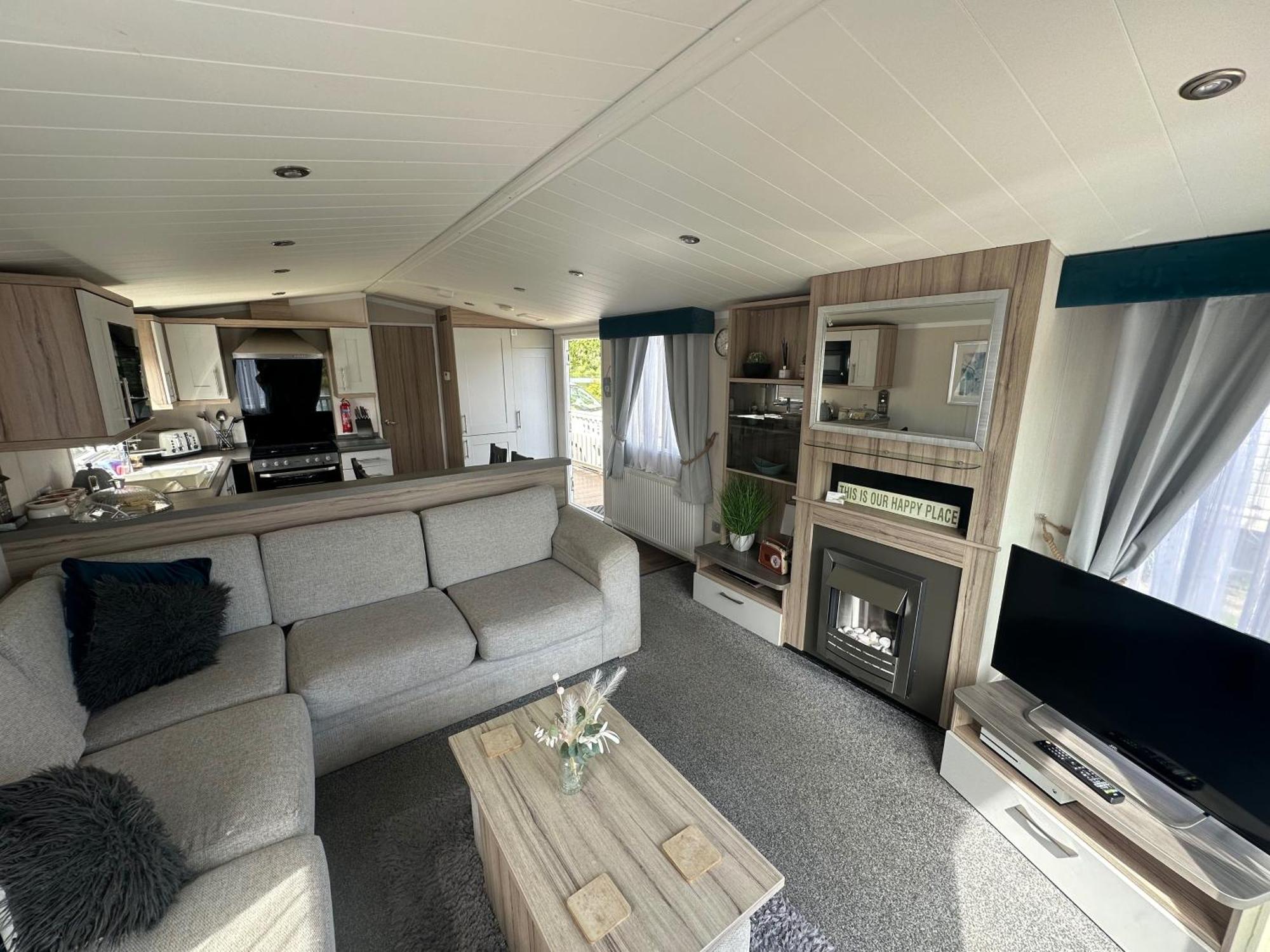 Lakeside Retreat 3 With Hot Tub, Private Fishing Peg Situated At Tattershall Lakes Country Park Exteriör bild